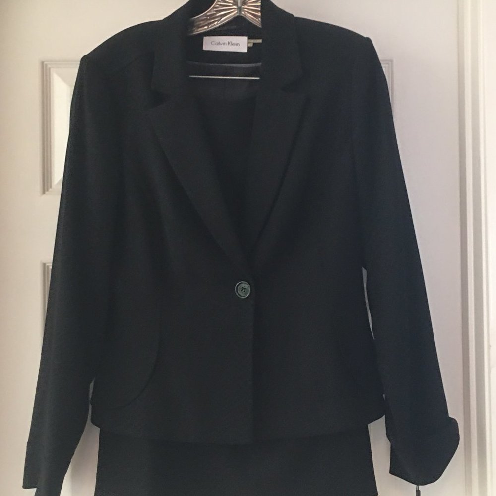 New Calvin Klein Suit Blk 8 (skirt and blazer)
